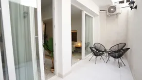 Modern luxury Airbnb in Valencia - Image 4