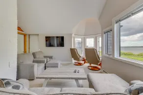 5 Mi to Provincetown! Water-View Beach House - Image 3