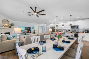 Palm Harbor Oasis: Luxe Spa & Pool Retreat - Image 4