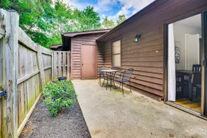 High Point Townhome w/ Patio, 1 Mi to Main Street! - Image 3