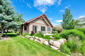 Scenic Mountain Retreat: Pool, Hot Tub, Valley Vie - Image 2