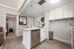 The Enclave: 2 Suites, Close to Int'l Drive - Image 2