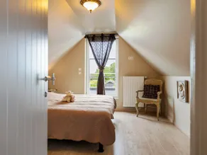 Charming vacation home with private garden - Image 5
