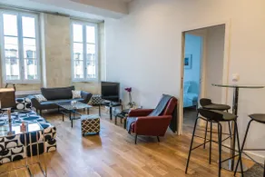 Spacious 2-room contemporary chic – Geometry - Image 2