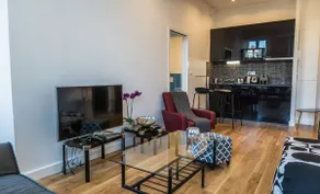 Spacious 2-room contemporary chic – Geometry - Image 3