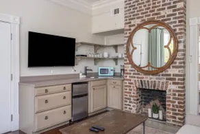 Mirabelle Suite 1 in the Heart of Savannah's National Historic Landmark District - Image 5
