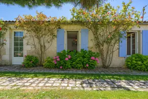 Casa vacacional 'La Desirade' con piscina privada sin calefacción, terraza y Wi-Fi - Image 3