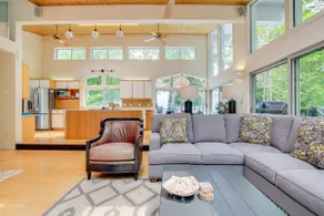 Modern Waterfront Home - 1 Mi to Cave Point Park! - Image 5