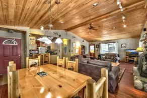La cabane Tahoe à un étage de Bear's Den avec 3 chambres, 2 salles de bains, bain à remous - Image 4