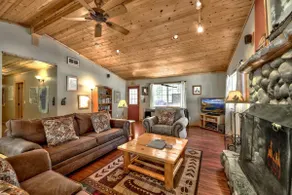 La cabane Tahoe à un étage de Bear's Den avec 3 chambres, 2 salles de bains, bain à remous - Image 3