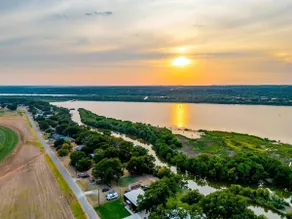 Sleeps 37 | Lakefront Compound w/ 3 Homes + Pool - Image 3