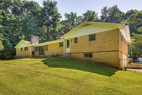Spacious Yard! Family-friendly Huntsville Home - Image 3