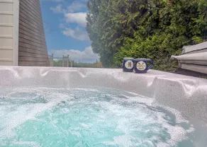 Turkey Perch, Lakefront Hot Tub - Image 3