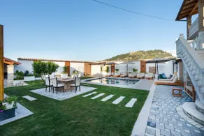 Villa Lejzo - Swimming Pool - Image 2