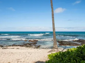 Peek-a-boo Oceanview Studio | AC & small beach - Image 5