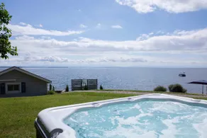 ZaLo Manor Unit Lakefront hot tub, pets - Image 2