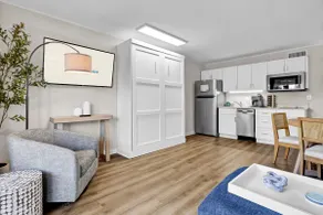 Refreshed beach unit sleeps 4 with pool - Image 5