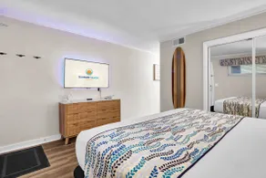 Refreshed beach unit sleeps 4 with pool - Image 4