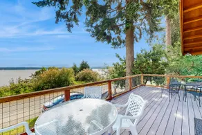 1BR oceanfront getaway with patio and deck - Image 3