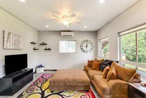 Frankston Vacation Rental: Walk to Lake Palestine! - Image 2