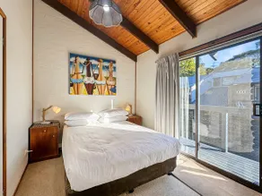 'Broulee Break' -2-Bed Beach House with Games Room - Image 5