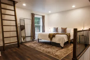 Private cabin on wooded 20 acres - Image 4