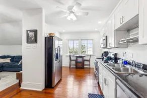 Prime Location and Luxury | 3br Streetcar + Dining - Image 2