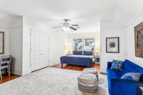 Prime Location and Luxury | 3br Streetcar + Dining - Image 3