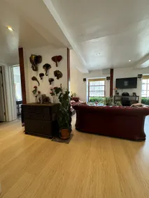Deluxe, 4 Bed Suite, Llandovery - Image 4
