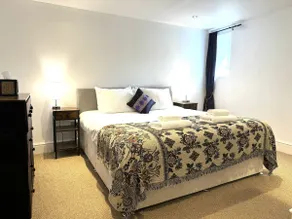 Deluxe, 4 Bed Suite, Llandovery - Image 2