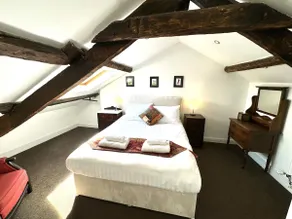 Deluxe, 4 Bed Suite, Llandovery - Image 5