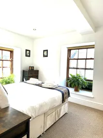 Deluxe, 4 Bed Suite, Llandovery - Image 3