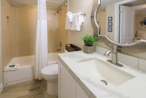 Key Largo 2BR - Ocean View, Beach & Pool - Image 5