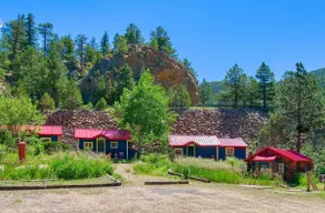 Cozy Riverside Cabin — Romantic Couples Retreat - Image 2
