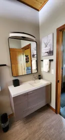 Suite 4 at Piedmont Grove: Deluxe Queen Suite - Image 2