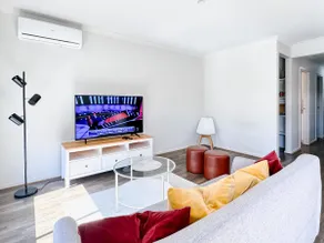 Brilliant Berwick Home Smart TV Garage Parking - Image 3