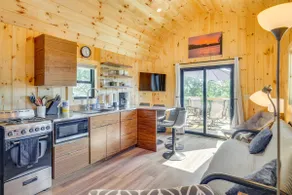 Deck & Grill: Lake of the Ozarks Cabin in Warsaw - Image 4