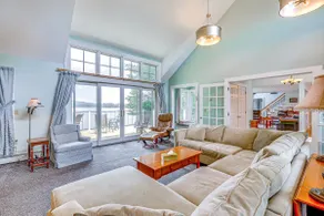 Lakefront New London Retreat w/ Dock & Hot Tub! - Image 3