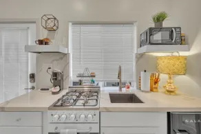 Suite for 2 with kitchen ~ Steps from the Shore - Image 4