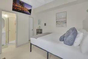 Suite for 2 with kitchen ~ Steps from the Shore - Image 2