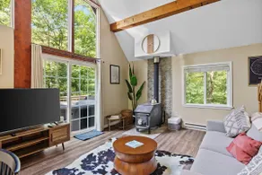Loft-style cabin w/hot tub & fireplace - Image 2