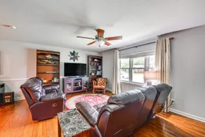 8 Mi to Stockyards: Ft Worth Home w/ Full Kit - Image 2