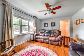 8 Mi to Stockyards: Ft Worth Home w/ Full Kit - Image 4