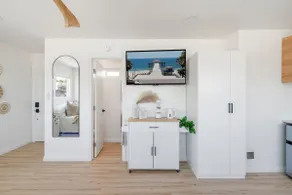 Ocean Views! 3 Mins Walk to Strand&Beach + Parking - Image 2