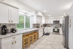 Upscale 6BR Home w/ Office - Image 4