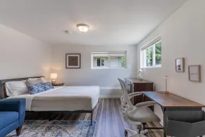 Spacious Family-Friendly 2BR Suite in South SEA - Image 5