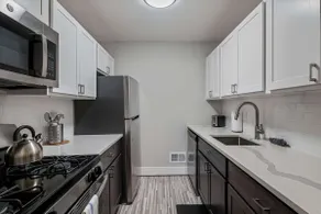 2-bedroom Spacious Stay - Image 5