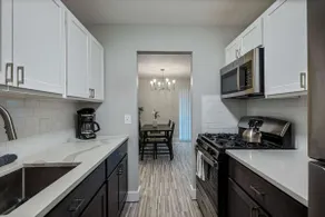 2-bedroom Spacious Stay - Image 4
