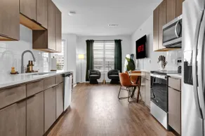 Intimate Flat with Pool, Gym, and Stunning City Views - Image 2