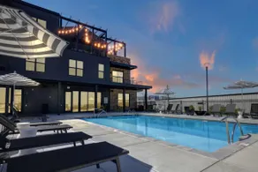Intimate Flat with Pool, Gym, and Stunning City Views - Image 5